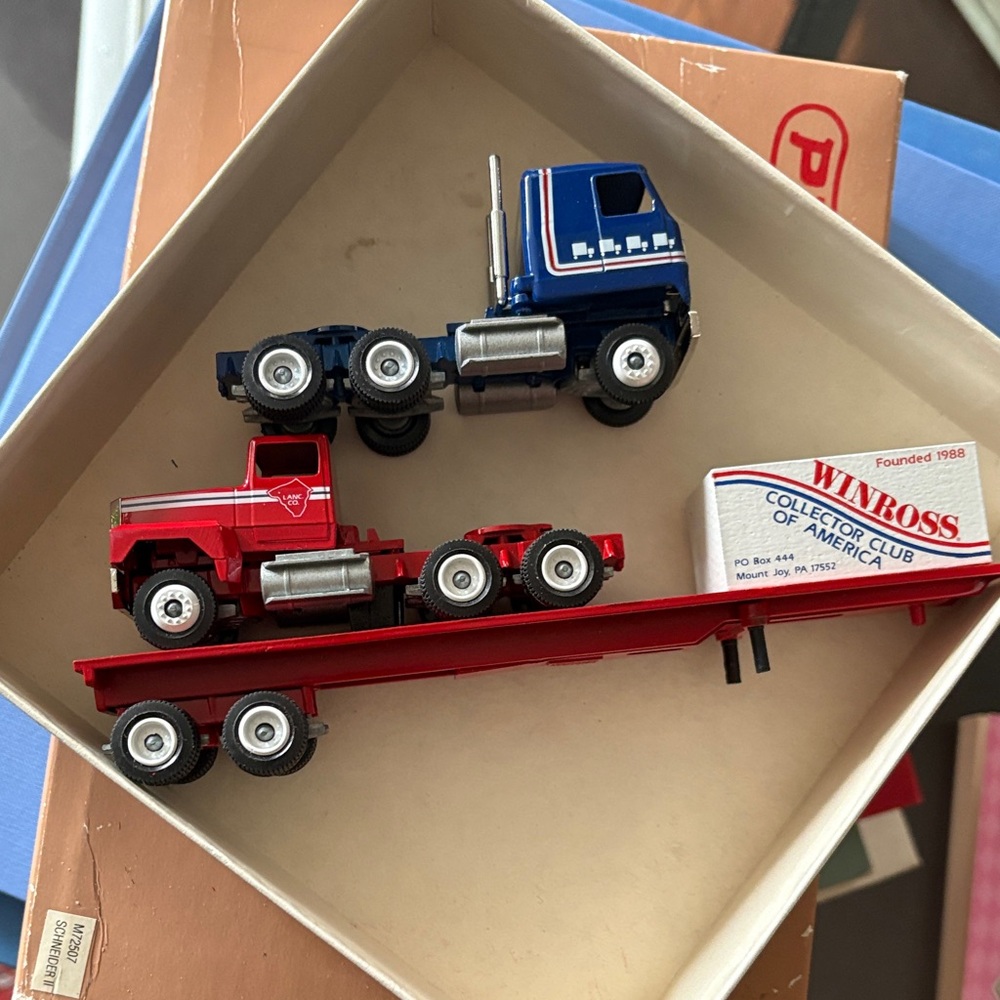 Winross Collector Series Red & Blue Toy Truck Set